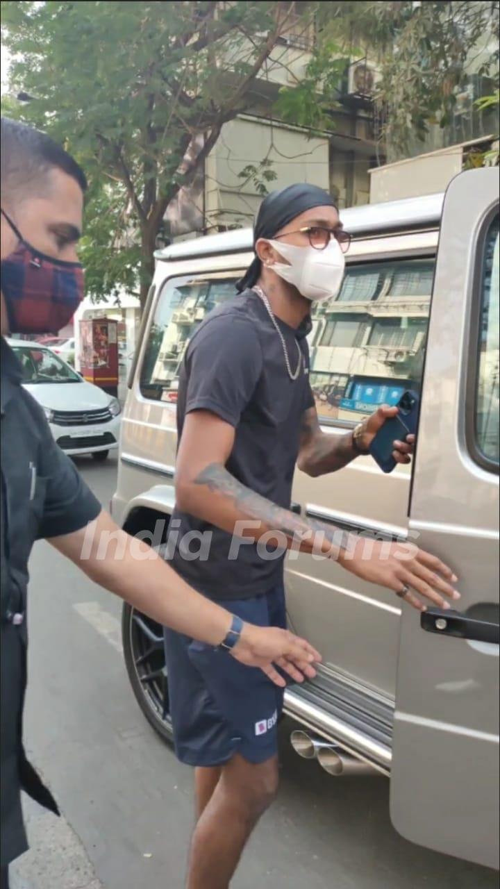 Hardik Pandya snapped at Khar