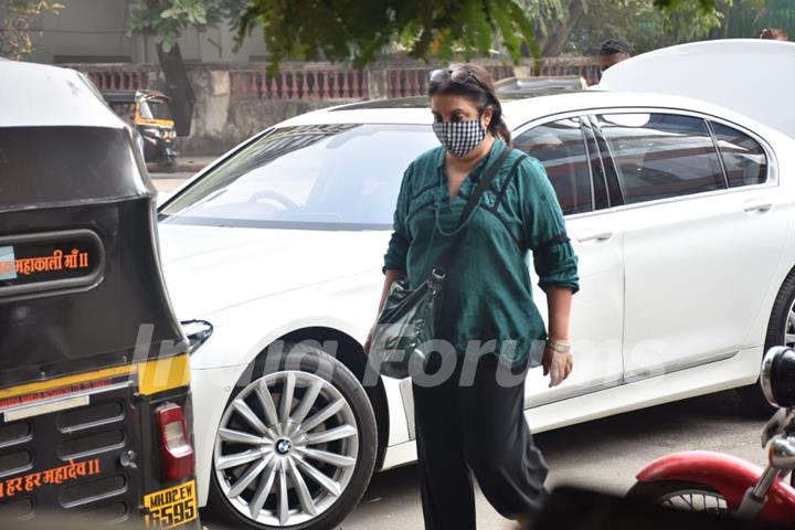 Farah Khan snapped at Juhu