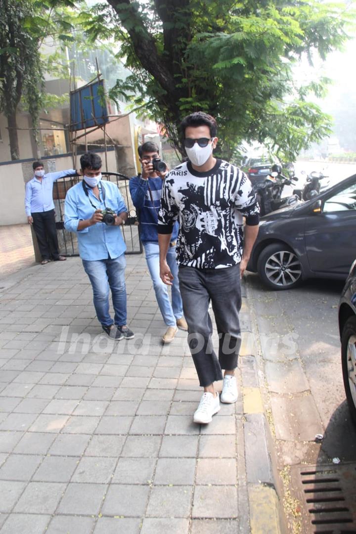 Rajkummar Rao snapped at Bandra