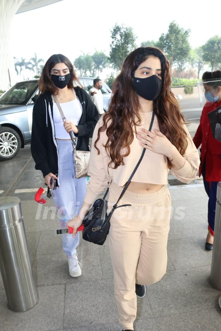 Janhvi Kapoor and Khushi Kapoor snapped at airport