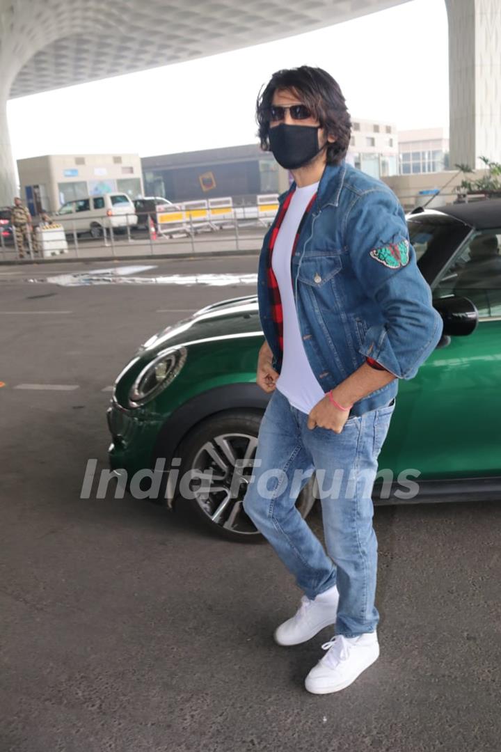 Kartik Aaryan snapped at Airport 