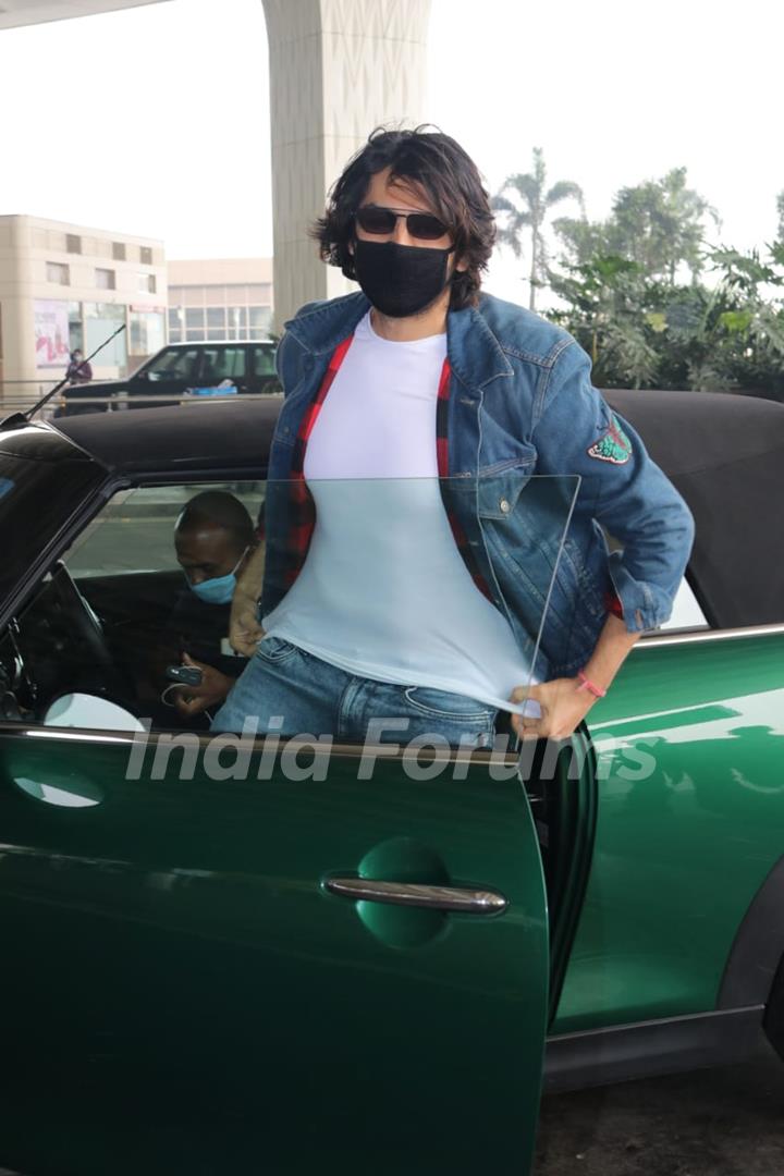 Kartik Aaryan snapped at Airport 