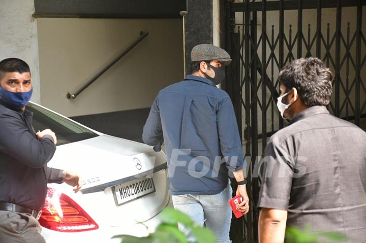 Ranbir Kapoor spotted at clinic