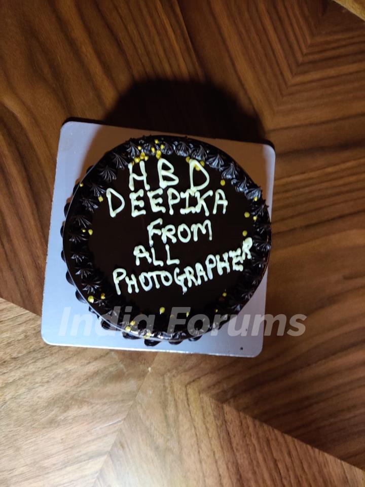 Deepika Padukone celebrates birthday with Paparazzi