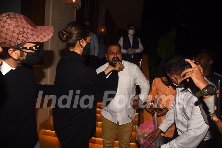 Deepika Padukone celebrates birthday with Paparazzi