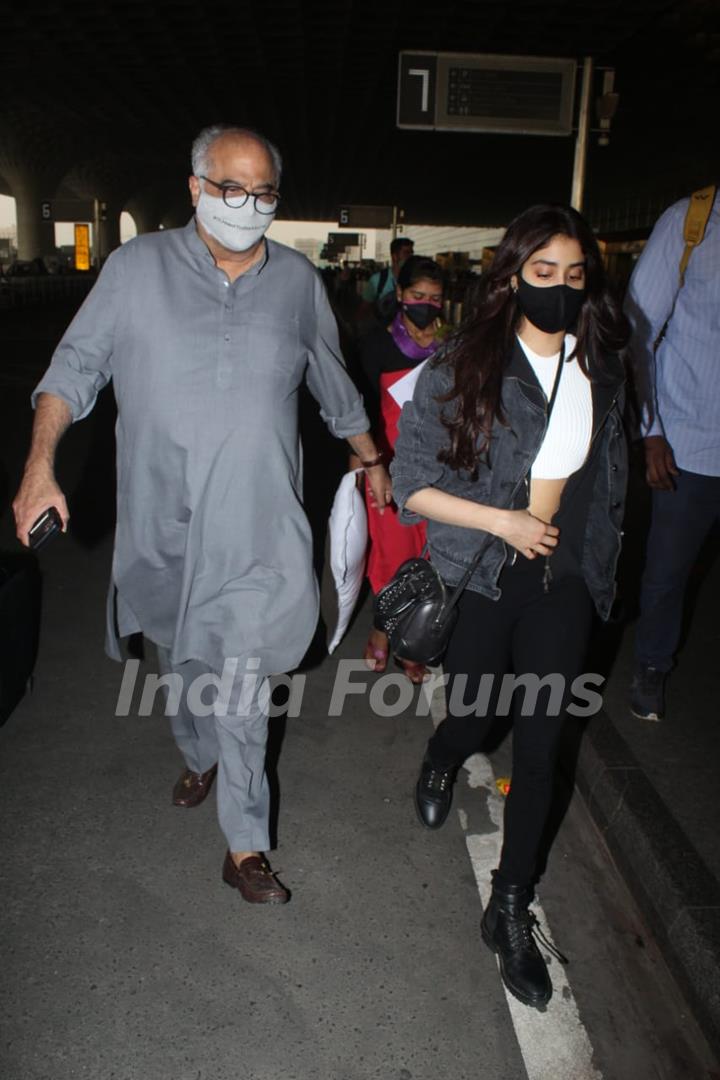 Janhvi Kapoor snapped with father Boney Kapoor at Airport