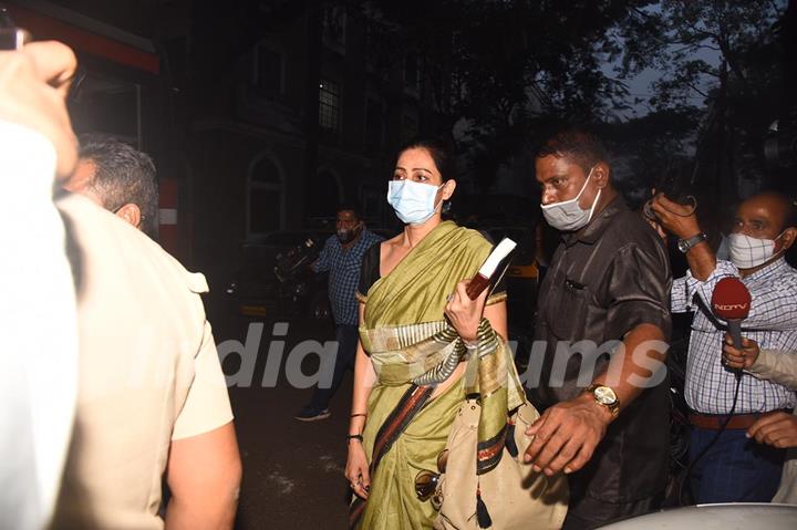 Arjun Rampal's sister Komal Rampal snapped leaving NCB office!