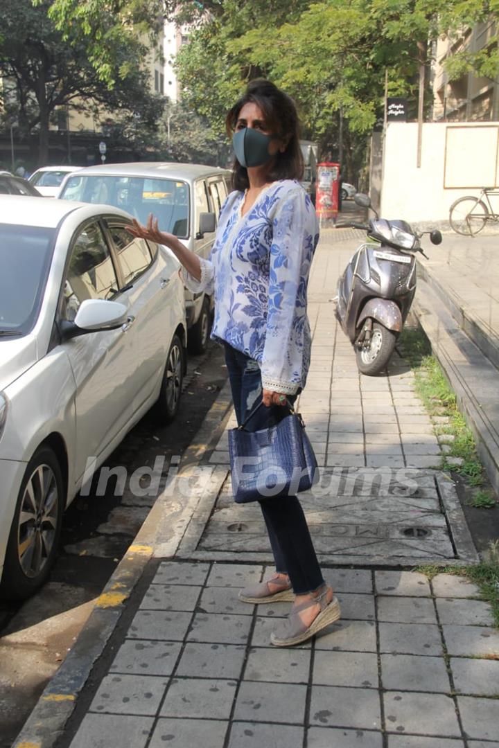 Neetu Singh snapped outside salon in, Bandra