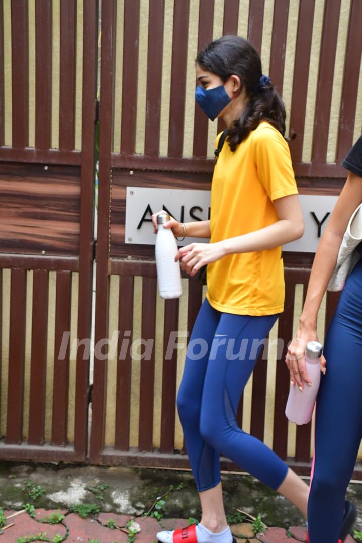 Ananya Pandey's sister Rysa Pandey spotted at yoga classes