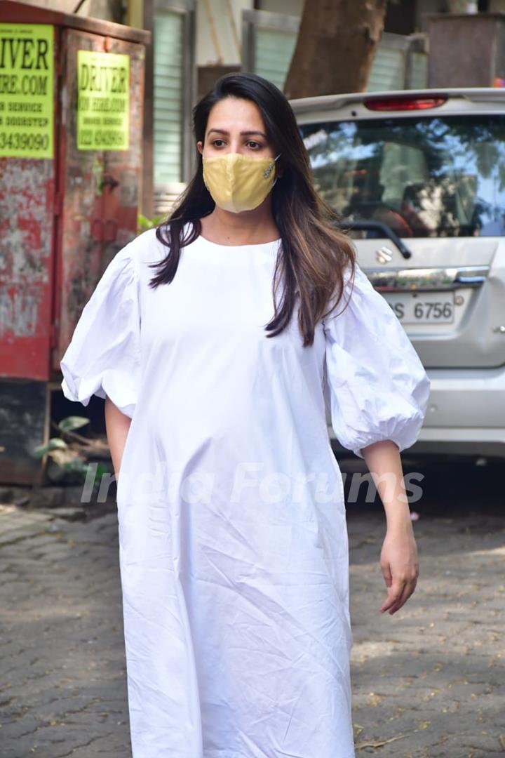 Mommy-to-be Anita Hasnandani and Rohit Reddy spotted at Women's hospital, Khar