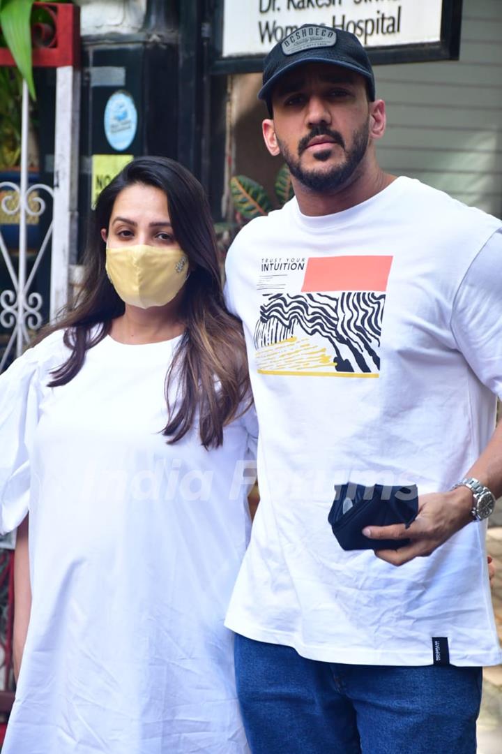 Mommy-to-be Anita Hasnandani and Rohit Reddy spotted at Women's hospital, Khar