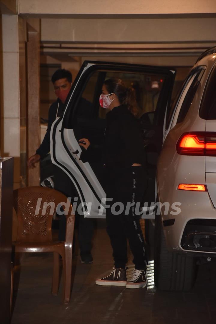 Malaika, Amrita and Karisma spotted arriving at Kareena Kapoor's residence