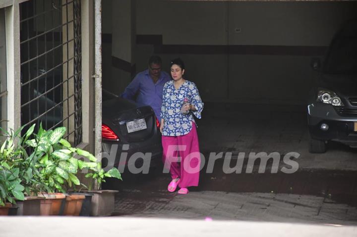 Mommy-to-be Kareena Kapoor Khan spotted in Bandra