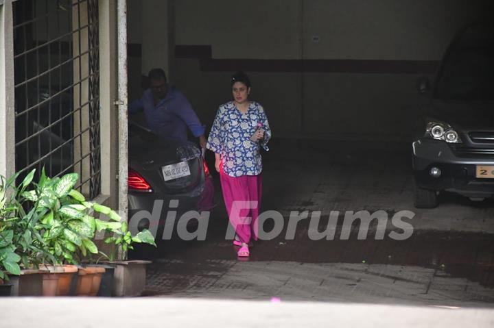 Mommy-to-be Kareena Kapoor Khan spotted in Bandra