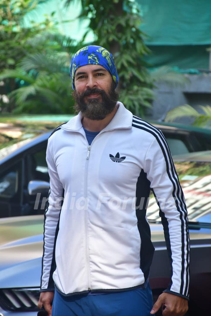 Dino Morea spotted at gym