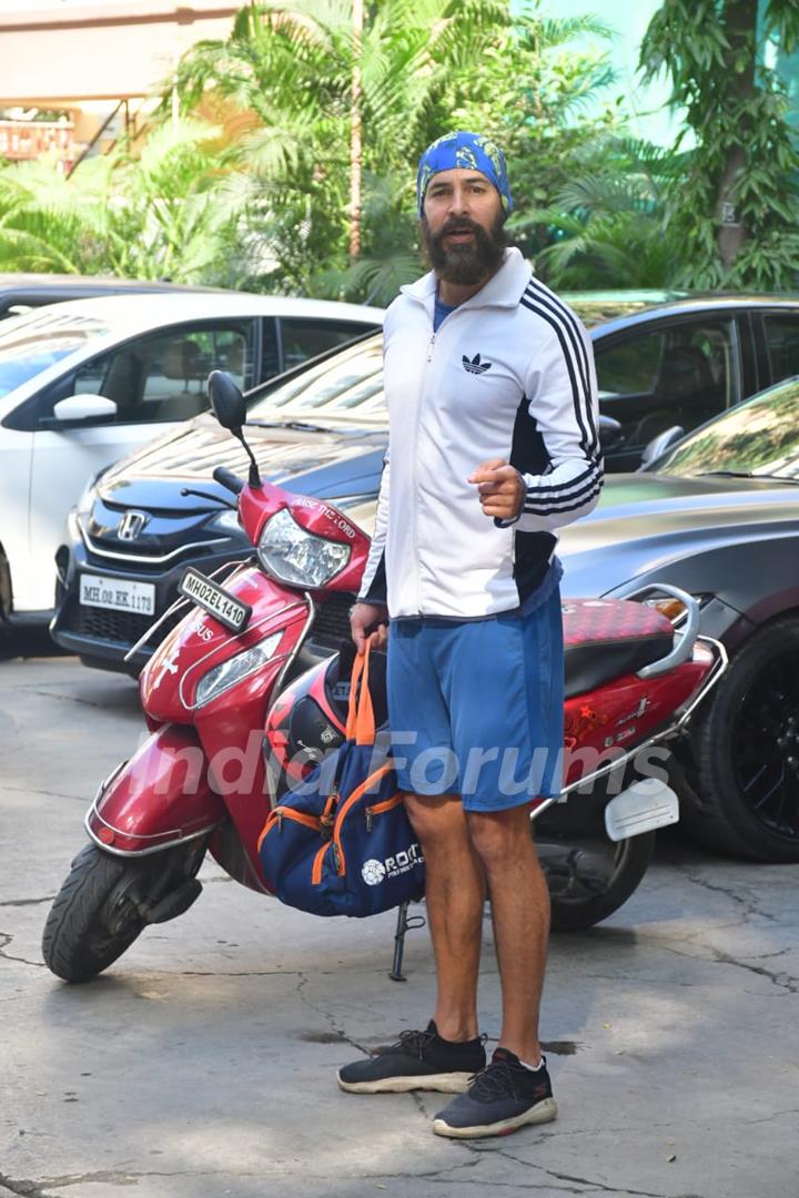 Dino Morea spotted at gym