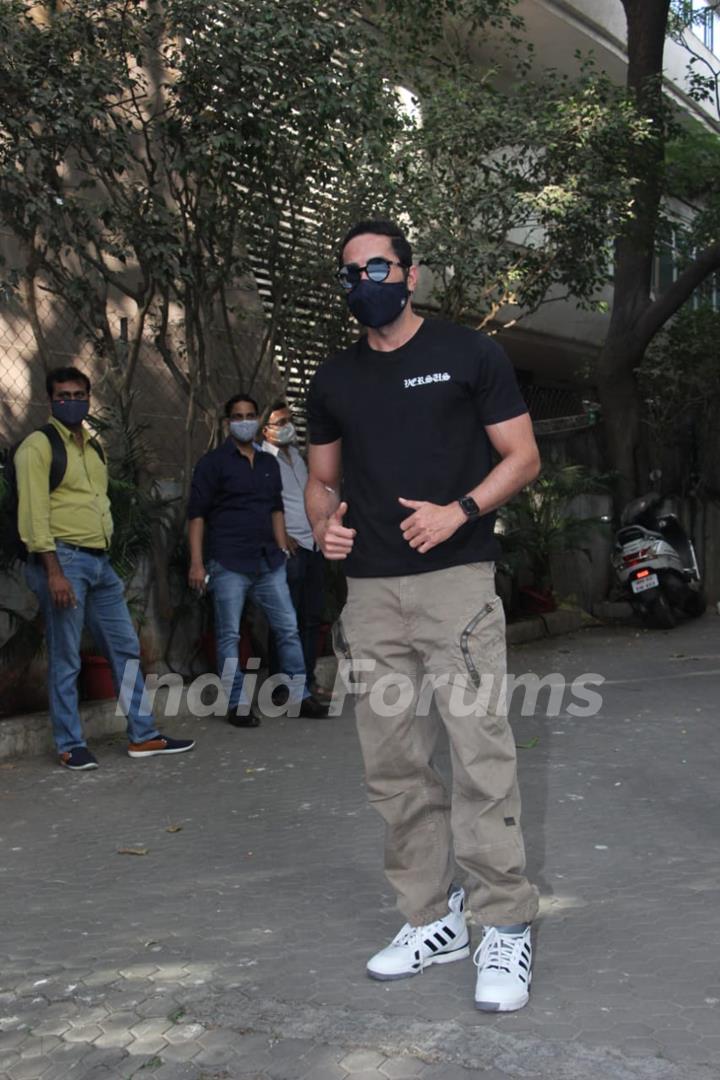 Ayushmann Khurrana snapped at Santacruz