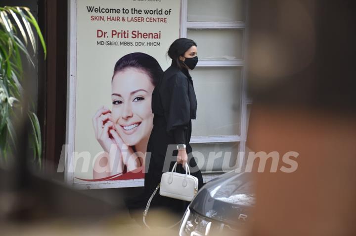 Parineeti Chopra snapped at a clinic Juhu