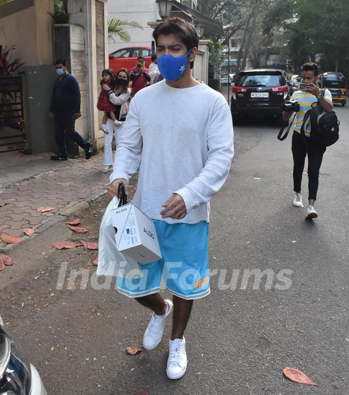 Varun Dhawan's brother Rohit Dhawan snapped at Manish Malhotra's store