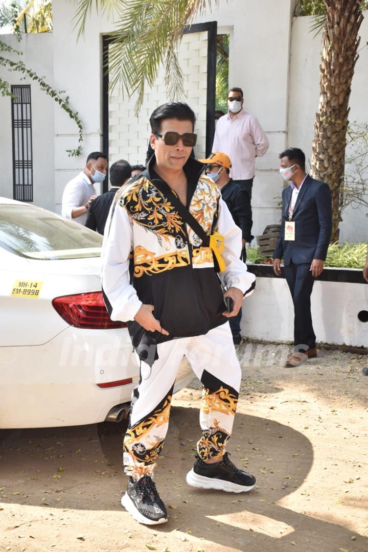 Karan Johar arrives at Alibaug ahead of Varun Dhawan and Natasha Dalal's wedding!