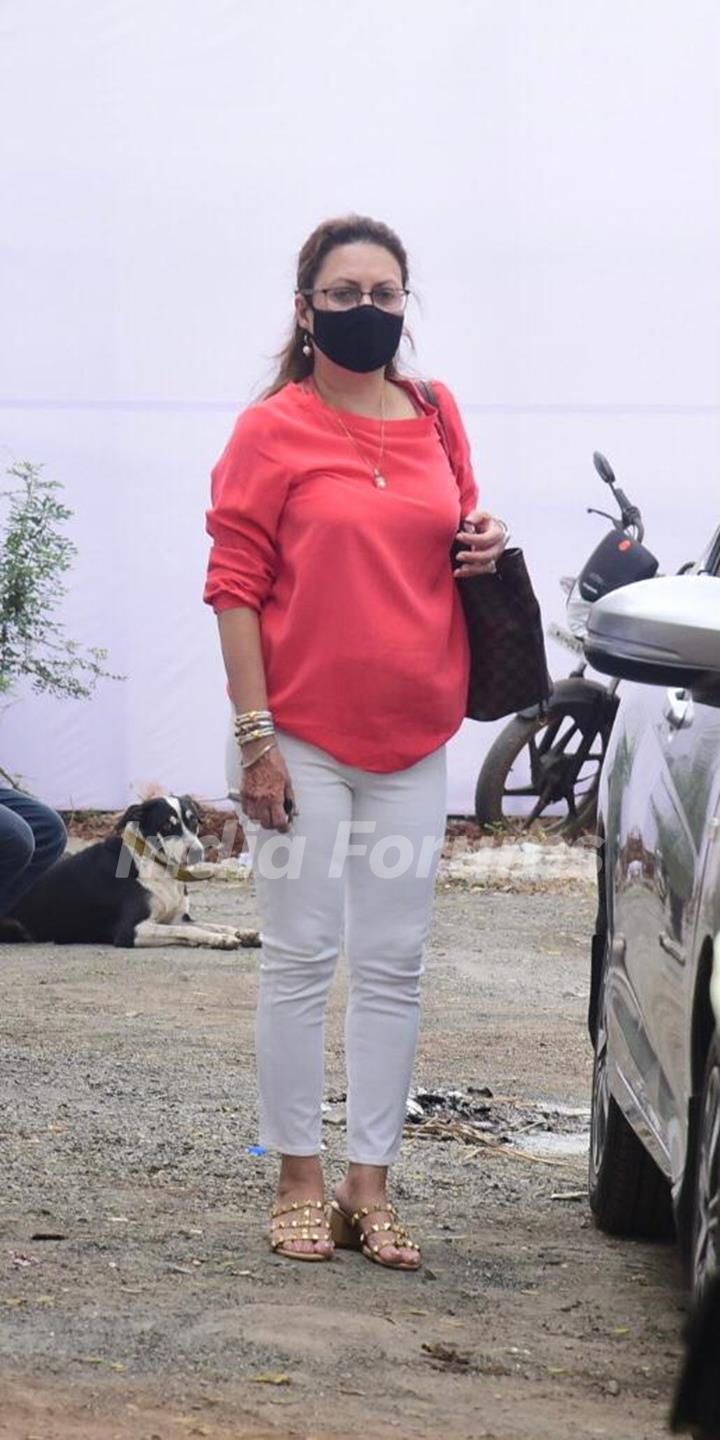 Natasha's mom snapped leaving Alibaug