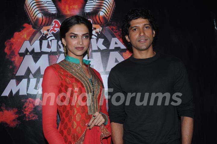 Farhan and Deepika in tv show Amul Music ka Maha Muqqabla