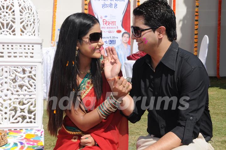 Naitik and Akshara playing holi