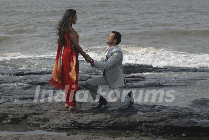 Rohit Roy proposes Rituparna