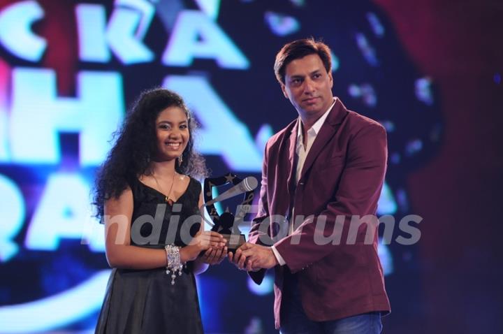 Madhur Bhandarkar giving away the singer of the day award to Anwesha