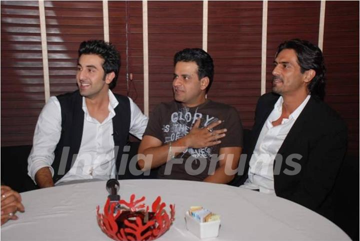 Manoj, Ranbir and Arjun In the movie Raajneeti