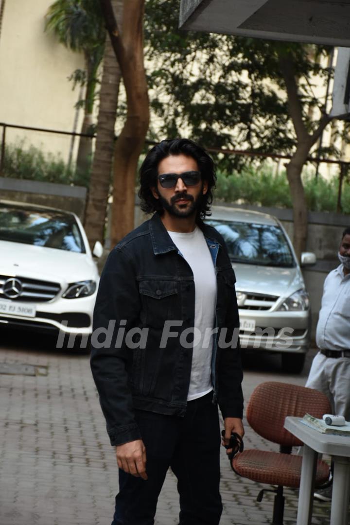 Kartik Aaryan snapped at Anand L Rai office