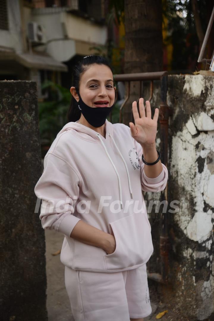 Ameesha Patel snapped at a salon in Juhu