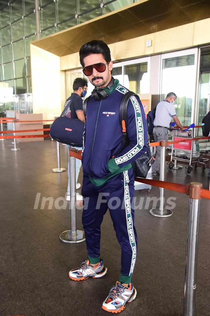 Ravi Dubey spotted at airport