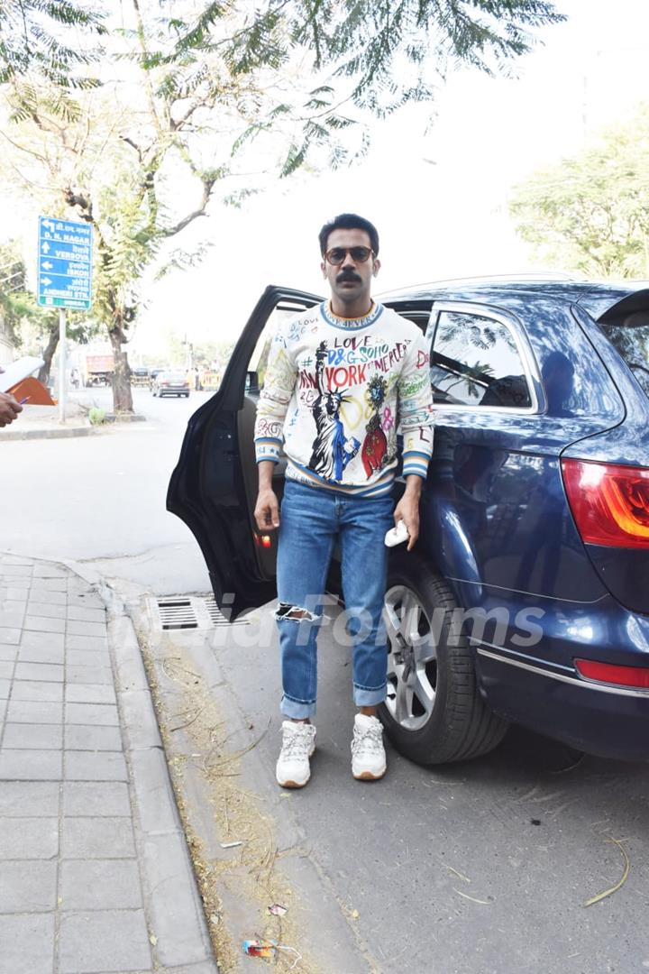 Rajkummar Rao snapped at Juhu