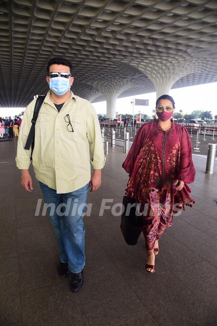 Vidya Balan and husband Sidharth Roy Kapoor snapped at airport