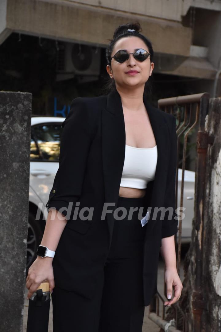 Parineeti Chopra snapped outside salon in Juhu