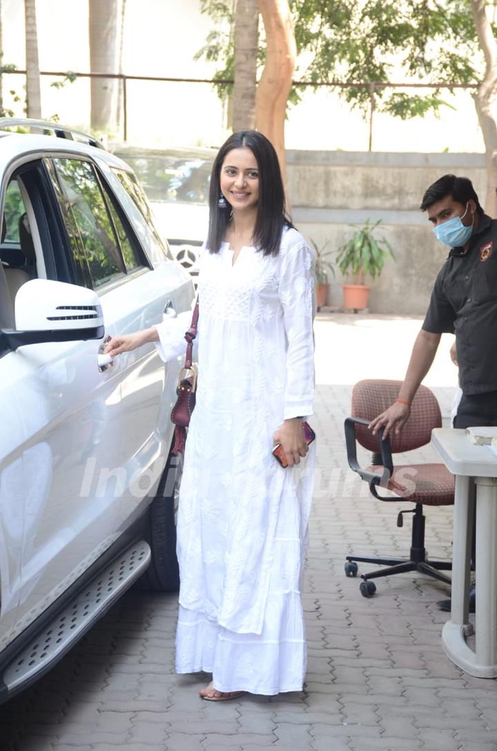 Rakul Preet Singh snapped at Anand L Rai office in Andheri