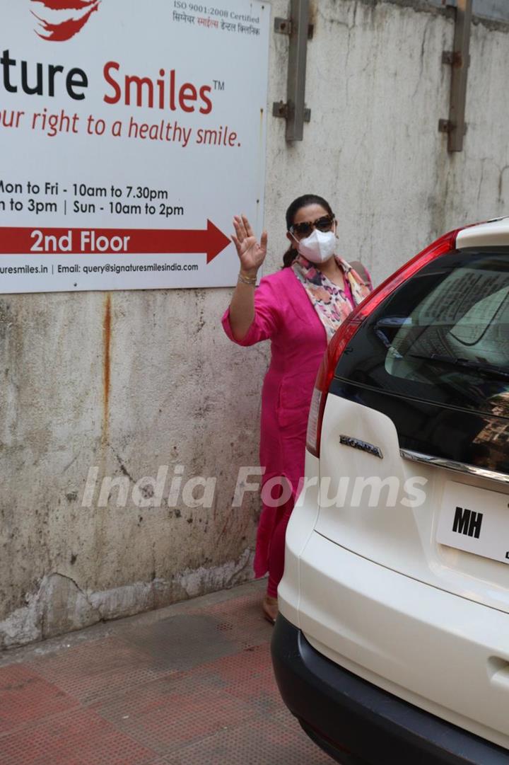 Amrita Singh and Sara Ali Khan snapped at a clinic in Bandra