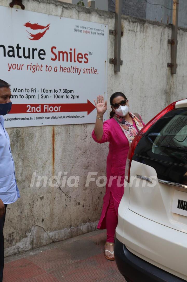 Amrita Singh and Sara Ali Khan snapped at a clinic in Bandra