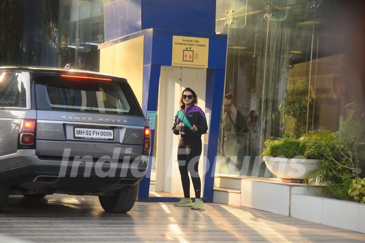 Parineeti Chopra snapped at Sajid Nadiadwala's office in Andheri