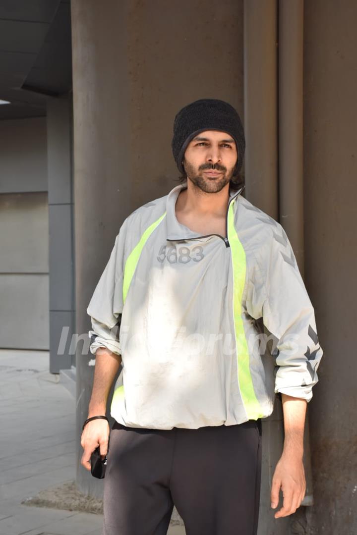 Kartik Aaryan snapped at dance class, Andheri