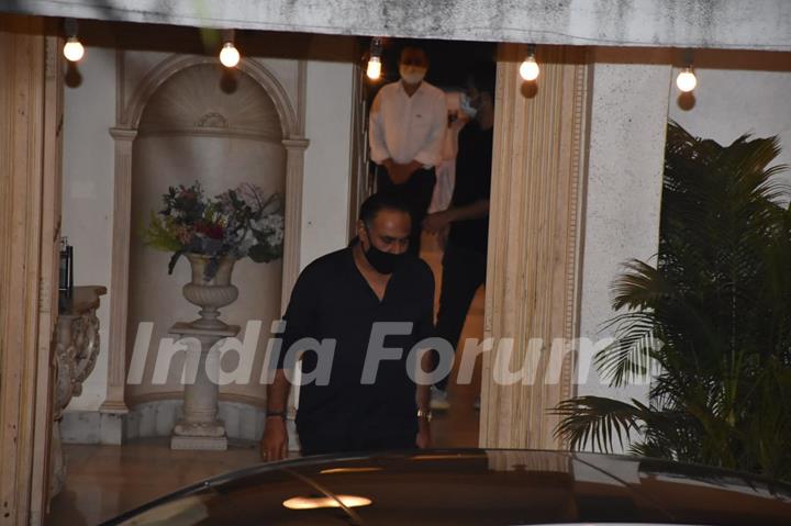 Kareena-Saif, Alia-Ranbir, Tara-Aadar and others snapped attending Randhir Kapoor's birthday dinner! 