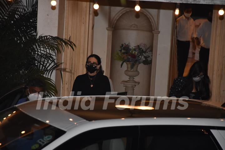 Karisma Kapoor snapped attending Randhir Kapoor's birthday dinner!