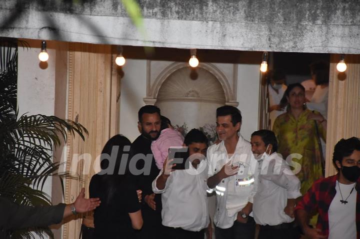 Saif Ali Khan, Kareena Kapoor Khan, Sanjay Kapoor and others at Randhir Kapoor's birthday dinner!