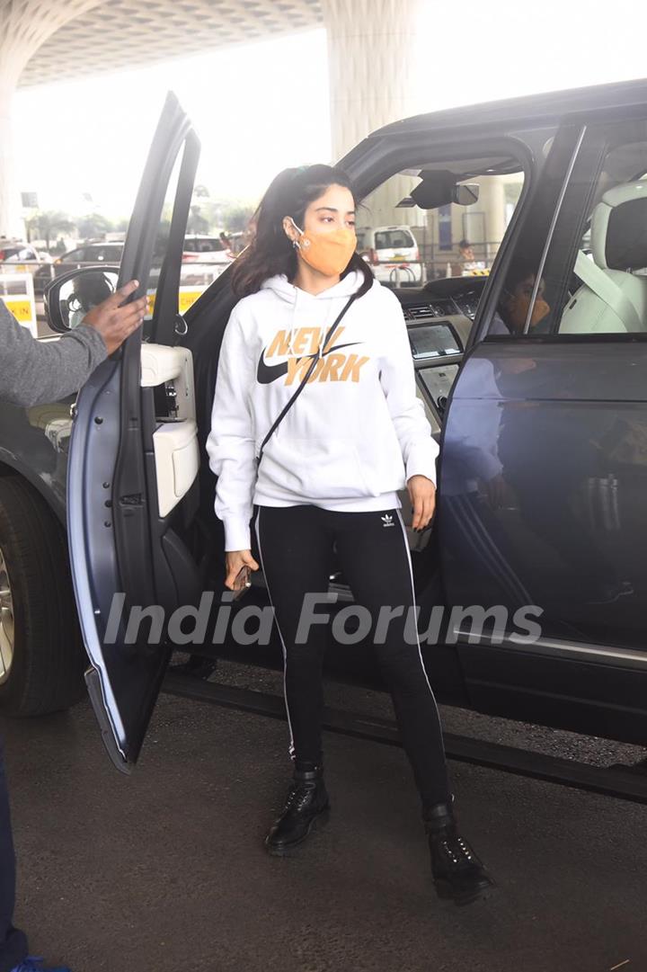 Janhvi Kapoor snapped at airport