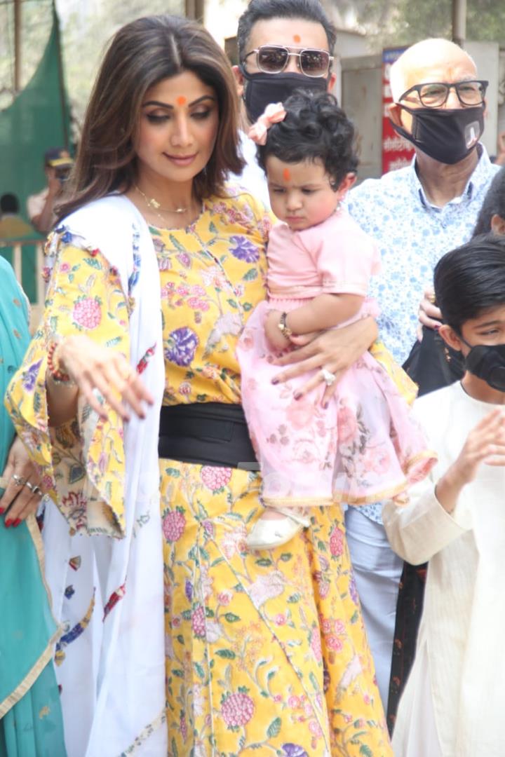 Shilpa Shetty visits Siddhi Vinayak Ganapati Mandir with her daughter Samisha