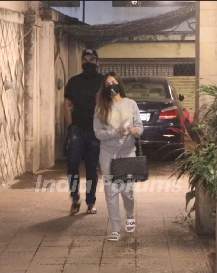 Malaika Arora and Arjun Kapoor snapped outside her parents house