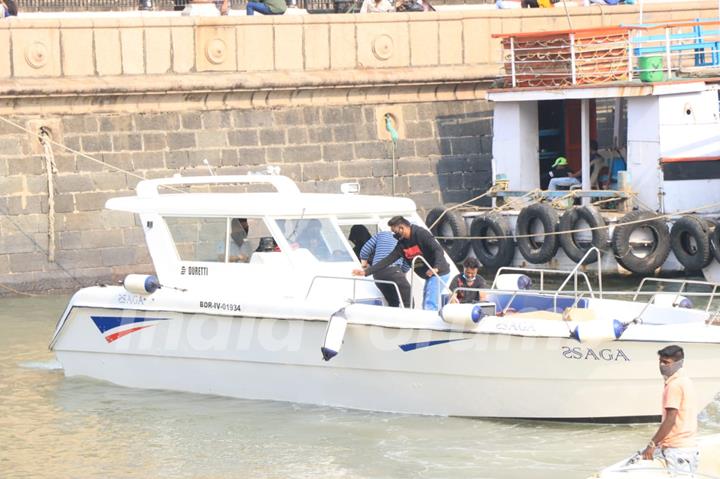 Shah Rukh Khan spotted at Gateway of India