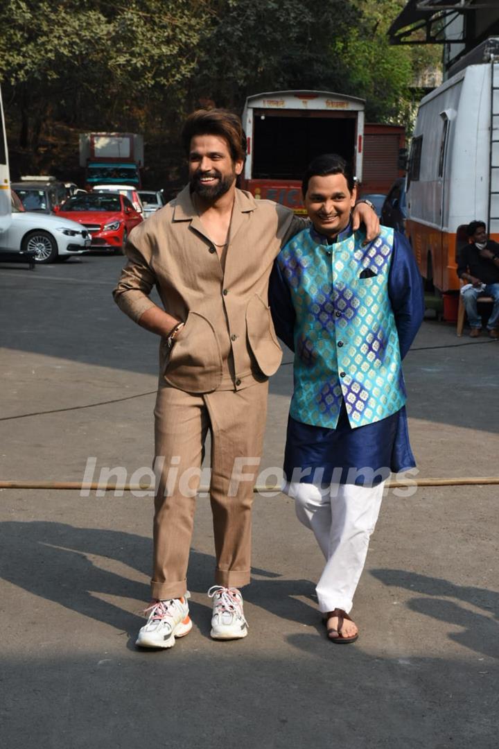 Rithvik Dhanjani and Paritosh Tripathi snapped behind the sets of Super Dancer Chapter 4