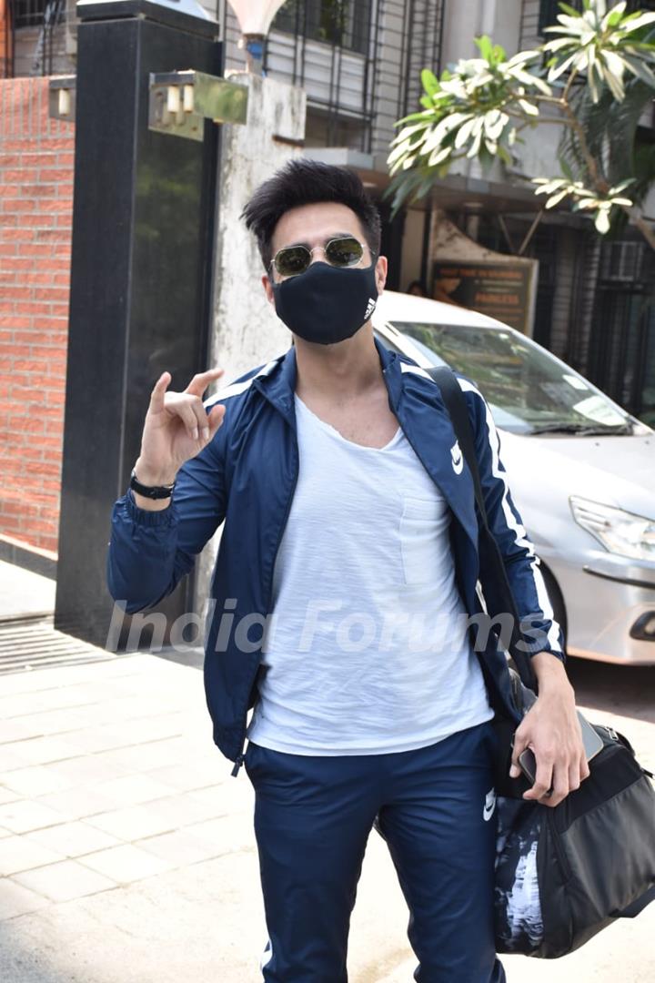 Aparshakti Khurrana snapped at Juhu